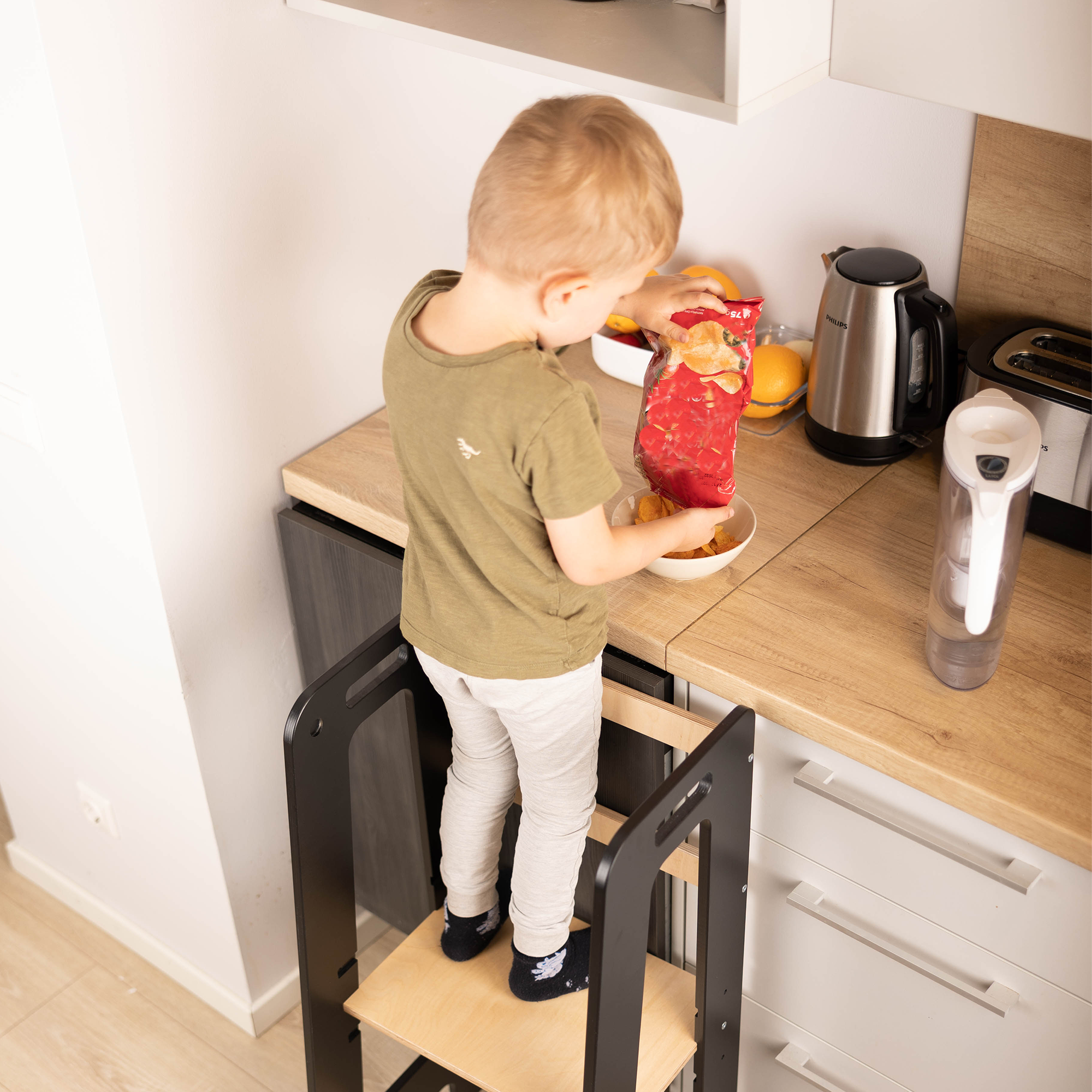 Adjustable Height Learning Tower with Blackboard KNEL2